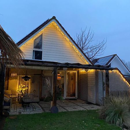 "Zeelandzon" Holiday Home By The Lake With Jacuzzi And Sauna Herkingen Bagian luar foto