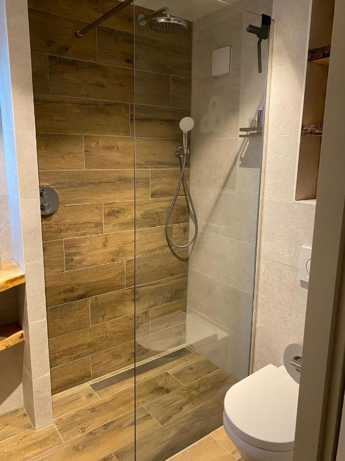 "Zeelandzon" Holiday Home By The Lake With Jacuzzi And Sauna Herkingen Bagian luar foto