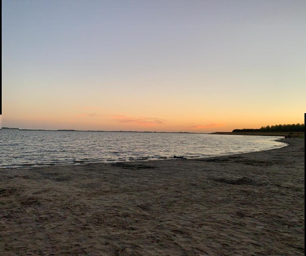 "Zeelandzon" Holiday Home By The Lake With Jacuzzi And Sauna Herkingen Bagian luar foto
