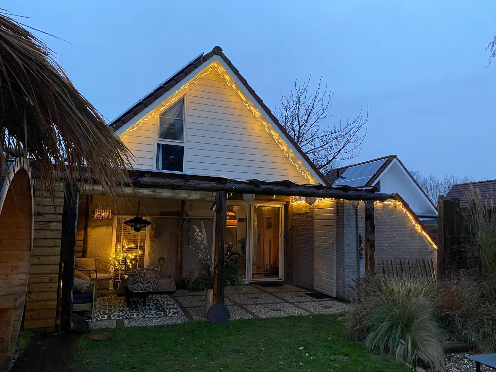"Zeelandzon" Holiday Home By The Lake With Jacuzzi And Sauna Herkingen Bagian luar foto