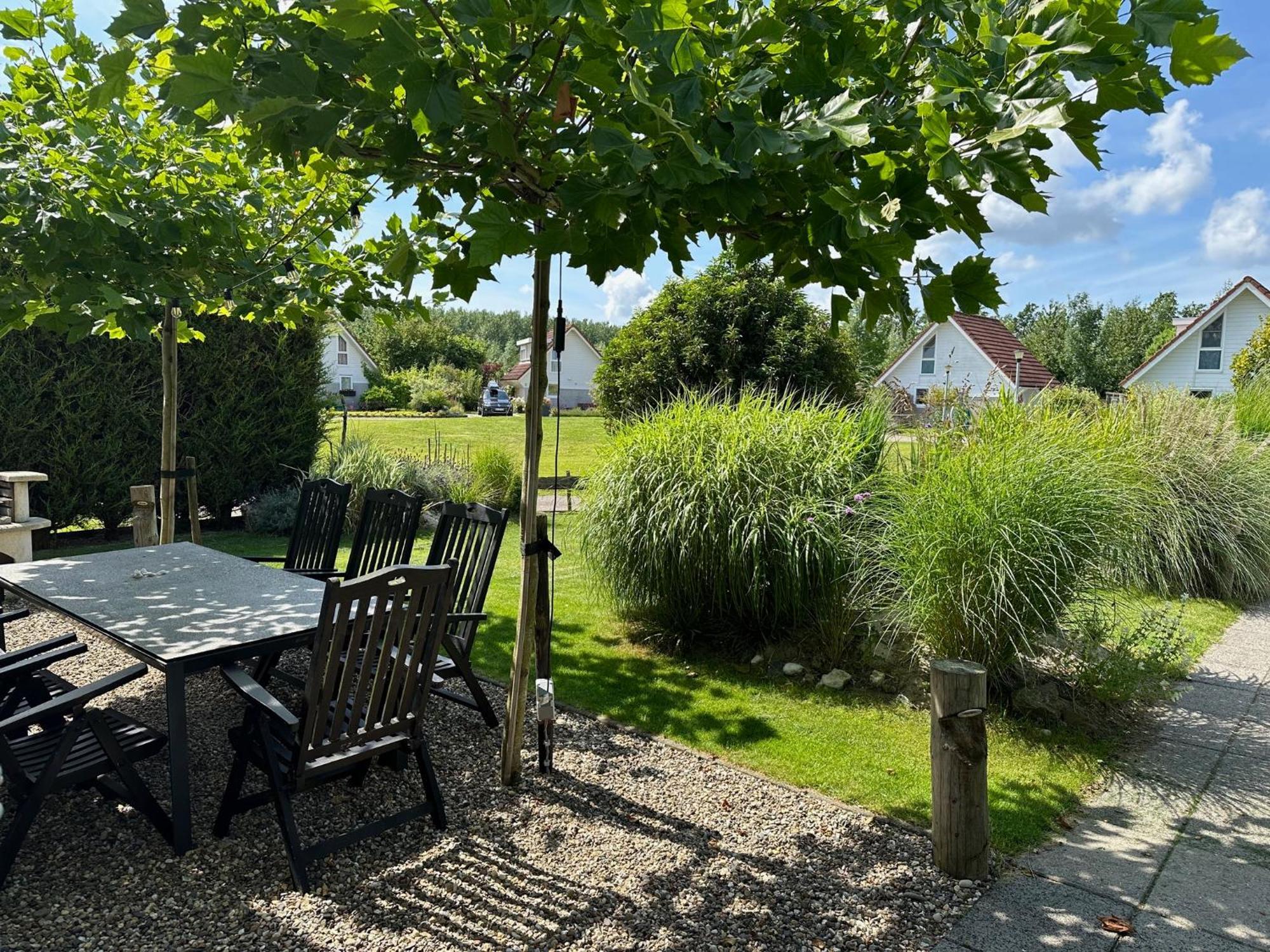 "Zeelandzon" Holiday Home By The Lake With Jacuzzi And Sauna Herkingen Bagian luar foto